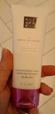 Recovery hand balm for dry skin 
