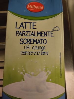 Latte parzialmente scremato UHT