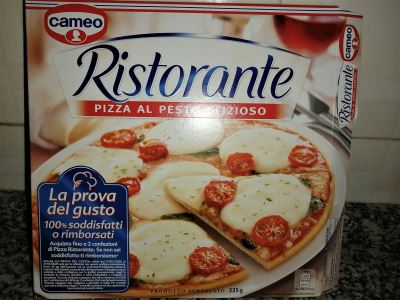 Ristorante - pizza al pesto sfizioso