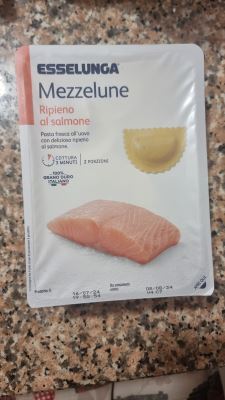 Mezzelune al salmone