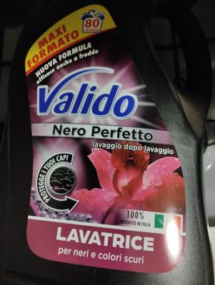 Detersivo lavatrice per capi scuri. Nero perfetto