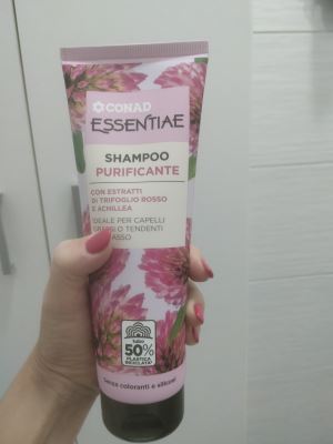 Shampoo purificante con estratto di trifoglio rosso e achillea