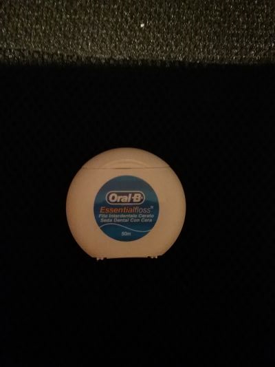 Oral B Essential floss