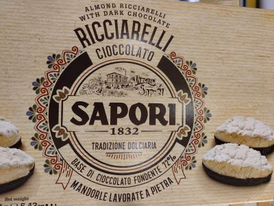 Ricciarelli con cioccolato 