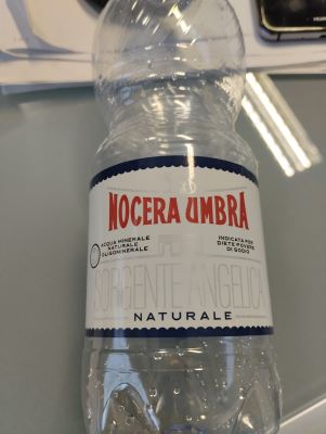 Acqua naturale