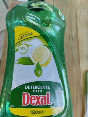 Detergente piatti al limone