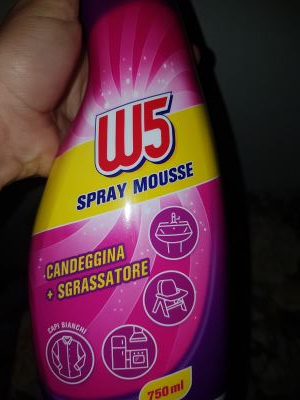 Spray mousse . candeggina sgrassatore