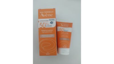 Crema protezione viso 50+ colorata uniformante