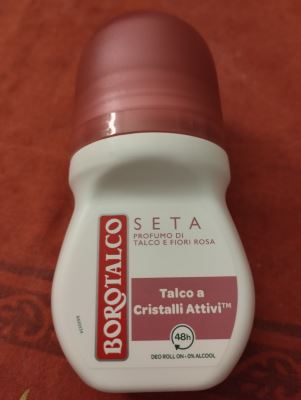 Deodorante Seta con profumo di talco e fiori rosa 