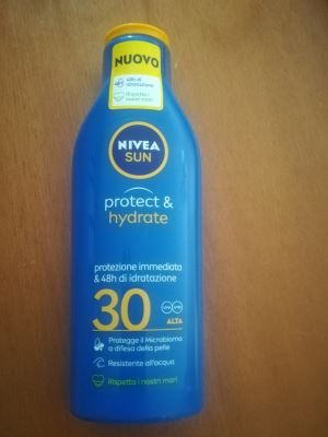 Nivea sun protect  & hydrate pf 30