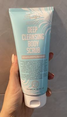 Deep cleansing body scrub