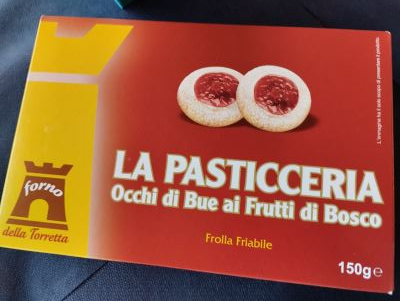 La pasticceria occhi di bue ai frutti di bosco