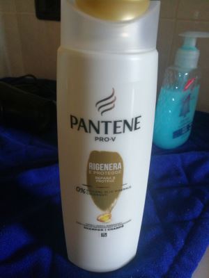 Shampoo Pantene Pro-V rigenera e protegge