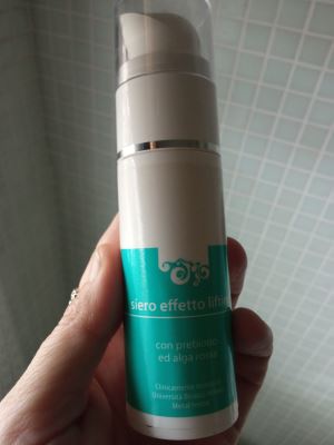 Siero effetto lifting con prebiotici ed alga rossa