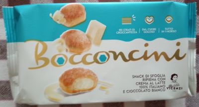 Bocconcini di sfoglia ripiena con crema di latte 