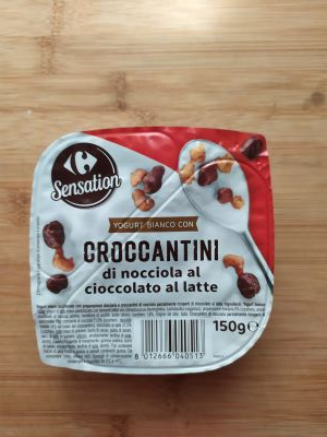 Yogurt bianco con croccantini di nocciola al latte