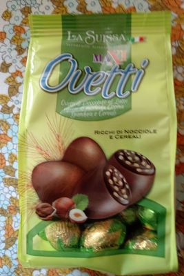 Ovetti ripieni con granella di nocciole