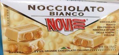 Cioccolato bianco con nocciole intere