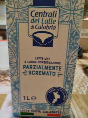 Latte parzialmente scremato a lunga conservazione 