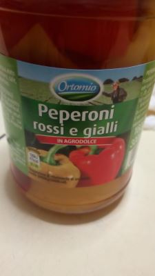 Peperoni rossi e gialli in agrodolce