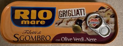 Filetti di sgombro  grigliati con olive verdi e nere