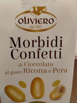 Morbidi confetti di cioccolato al gusto di ricotta e pera