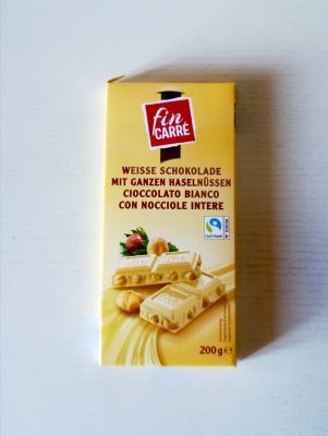 Cioccolato bianco con nocciole intere