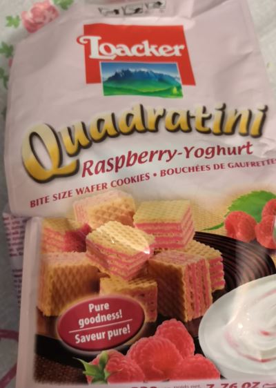 Quadratini raspberry yogurt