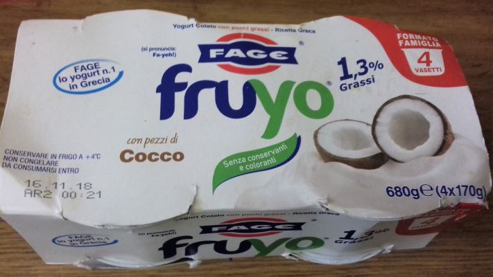 Fruyo yogurt colato senza grassi con pezzi di cocco - ricetta greca
