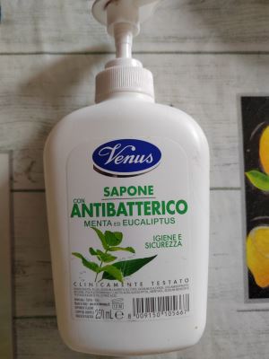 SAPONE CON ANTIBATTERICO 