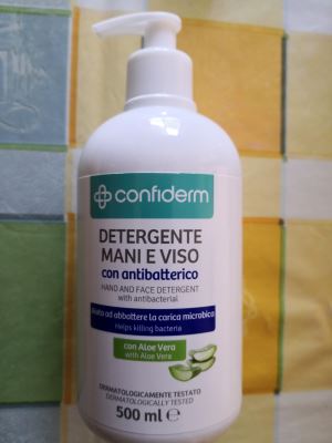 DETERGENTE MANI E VISO con antibatterico